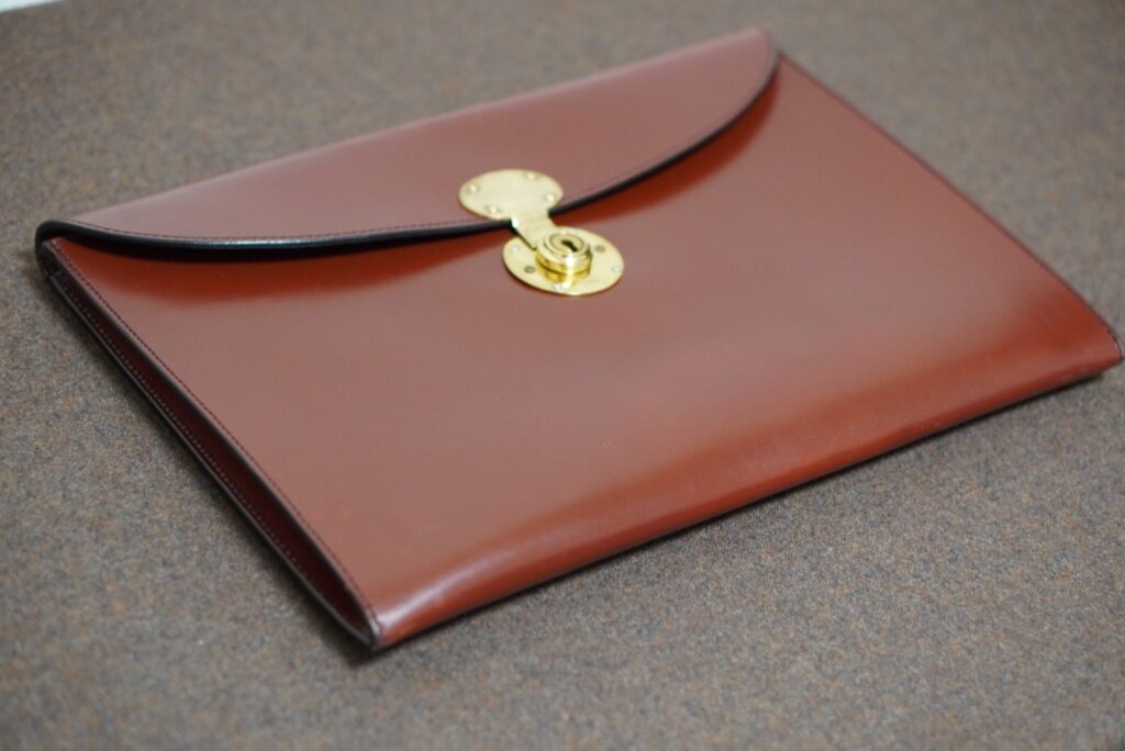 散らばるものを、ひとつに。Rutherfordsのフォリオケース - British